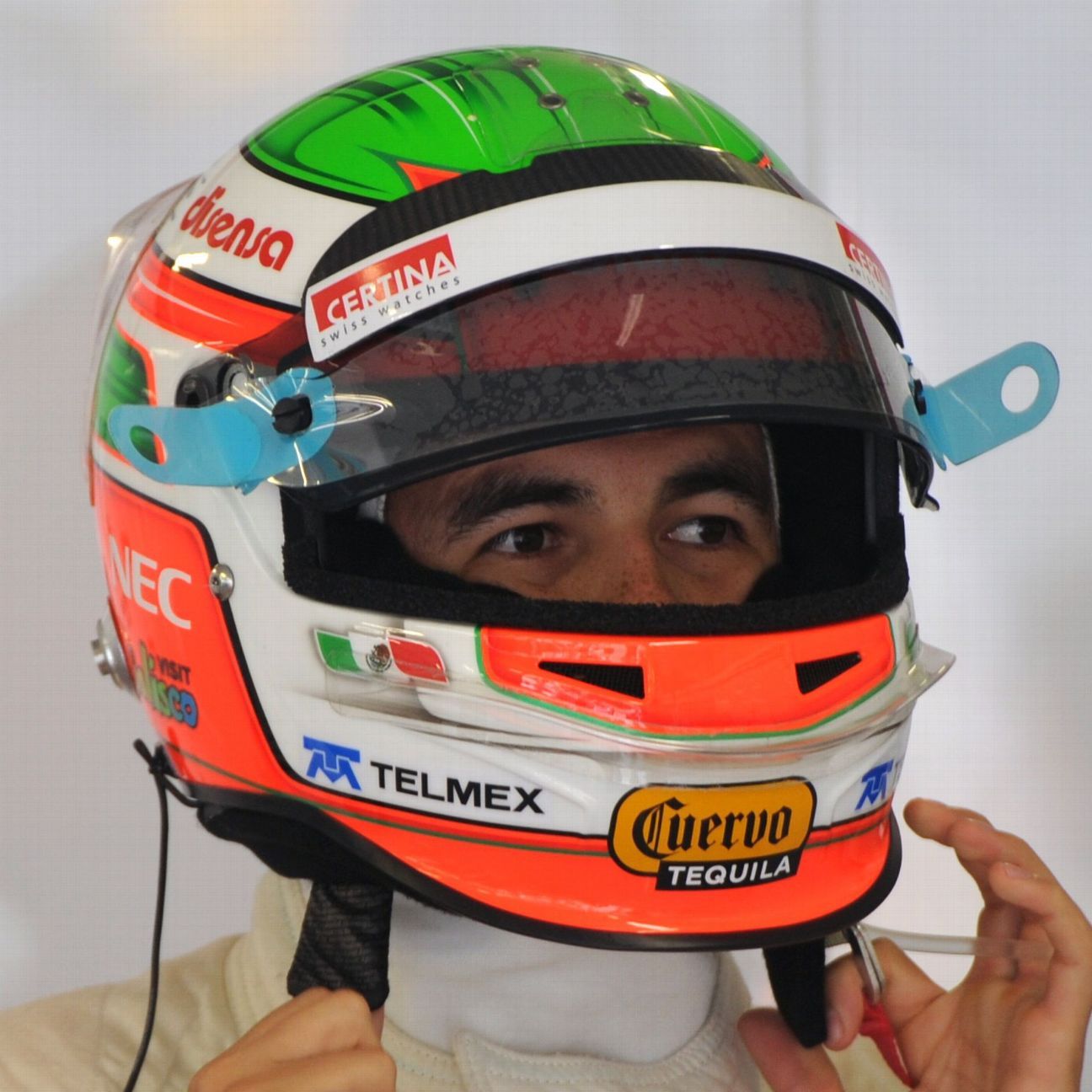 Los cascos de Checo