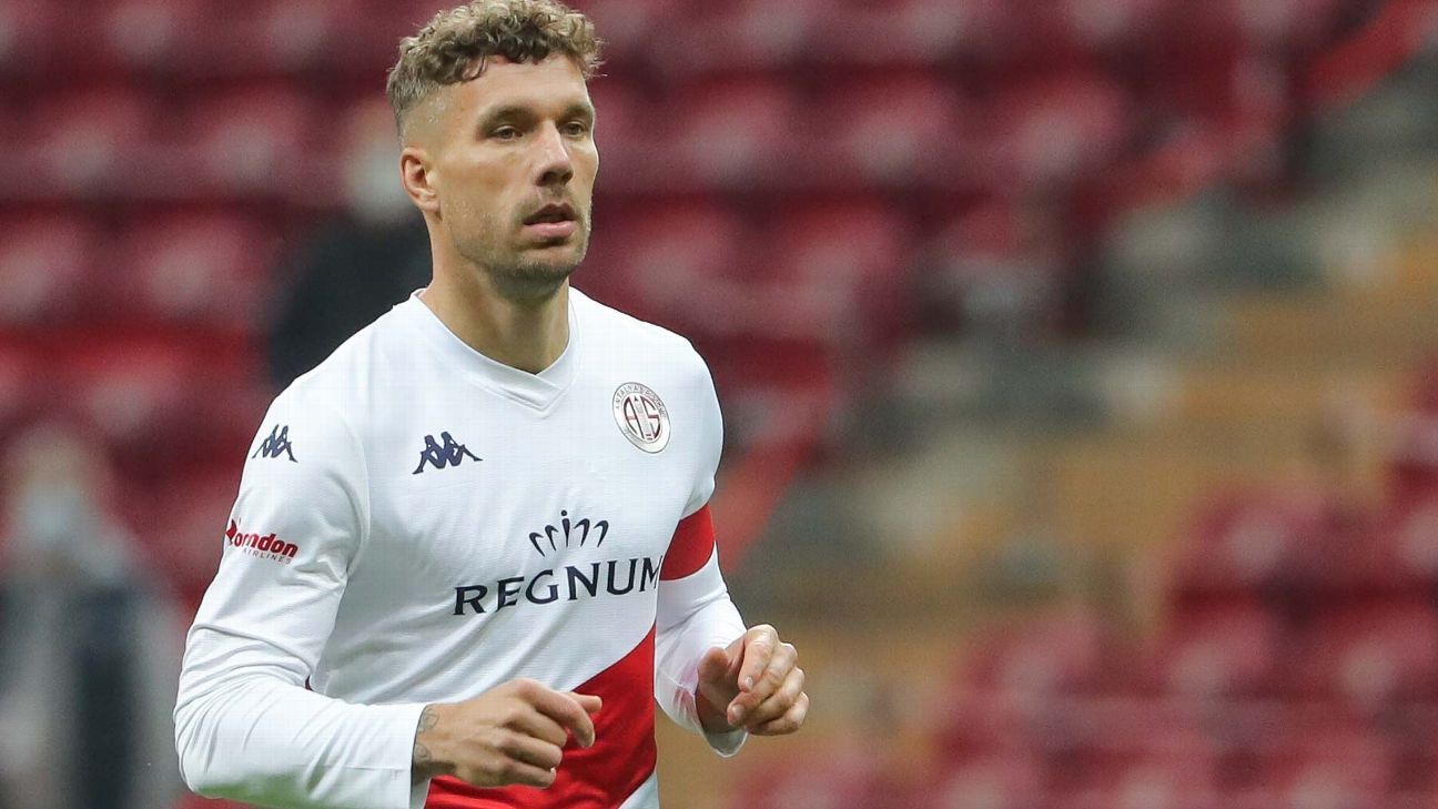 Podolski, entusiasmado por reacciones en México sobre su posible llegada Querétaro