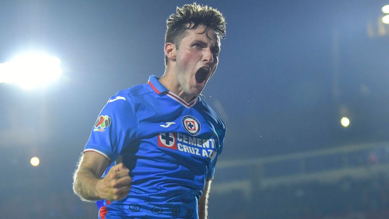 Entrena Santi Giménez 20 a 30 minutos extra al día en busca de sueño mundialista