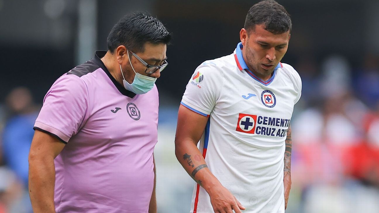 Fuentes: Cruz Azul pierde seis meses a Juan Escobar por lesión de ligamento