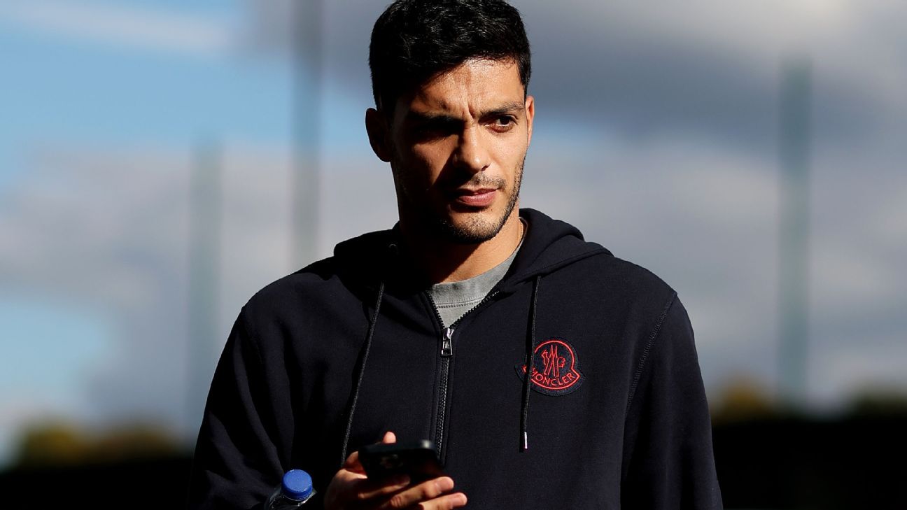 Raúl Jiménez visitó instalaciones del América en aniversario del club