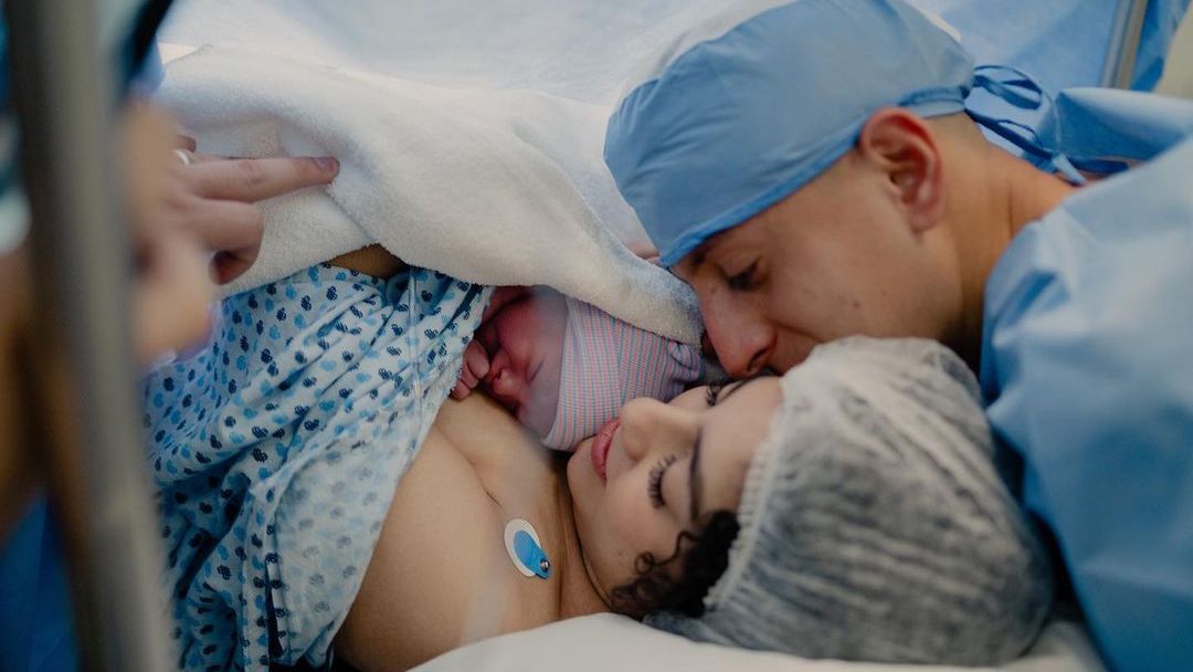 Roberto Alvarado y Dayana Gómez anunciaron nacimiento de su hija