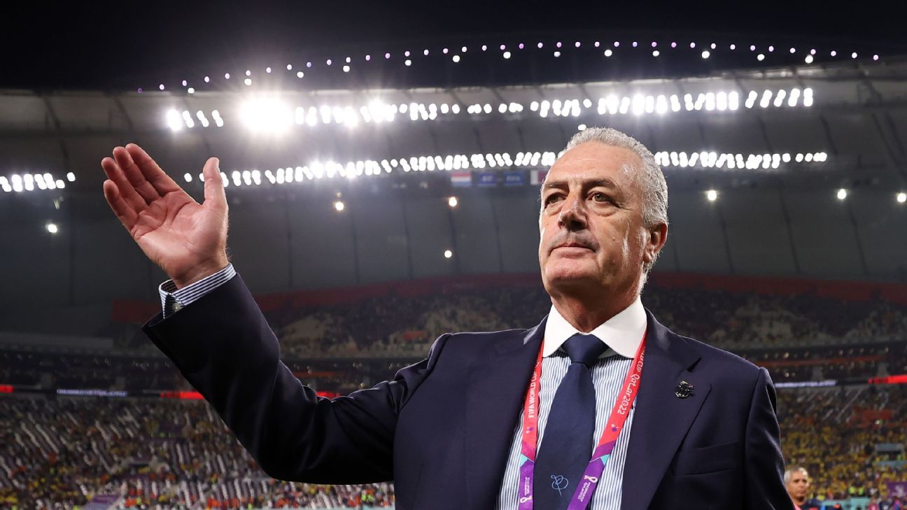 What does Gustavo Alfaro think of Costa Rica's interest in hiring him? - ESPN