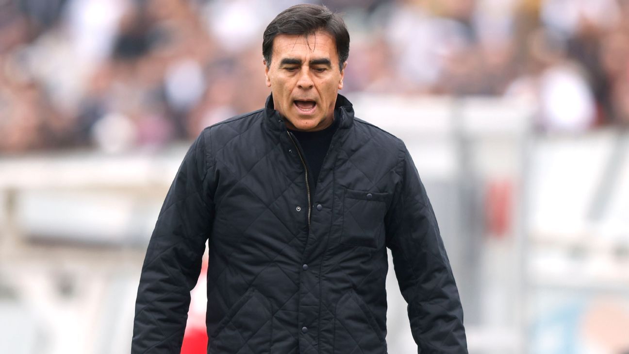 Gustavo Quinteros 'killed off' two forwards when comparing them to Lucero - ESPN