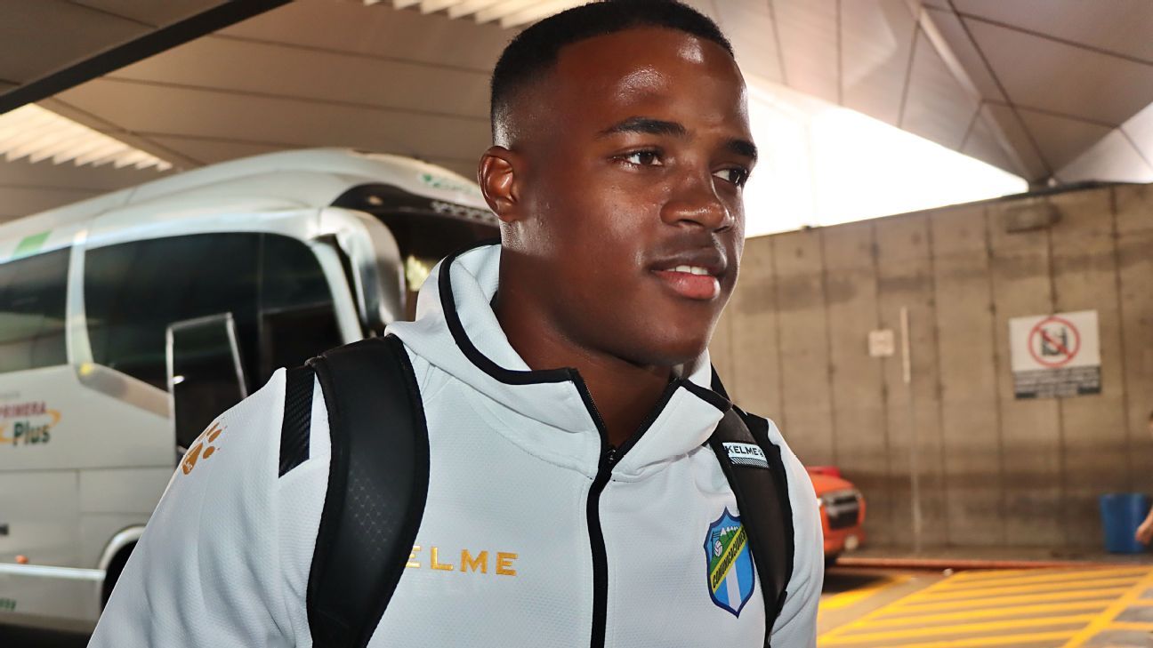 ¡De vuelta! Karel Espino recibe alta médica y viaja con Comunicaciones rumbo a Costa Rica - ESPN