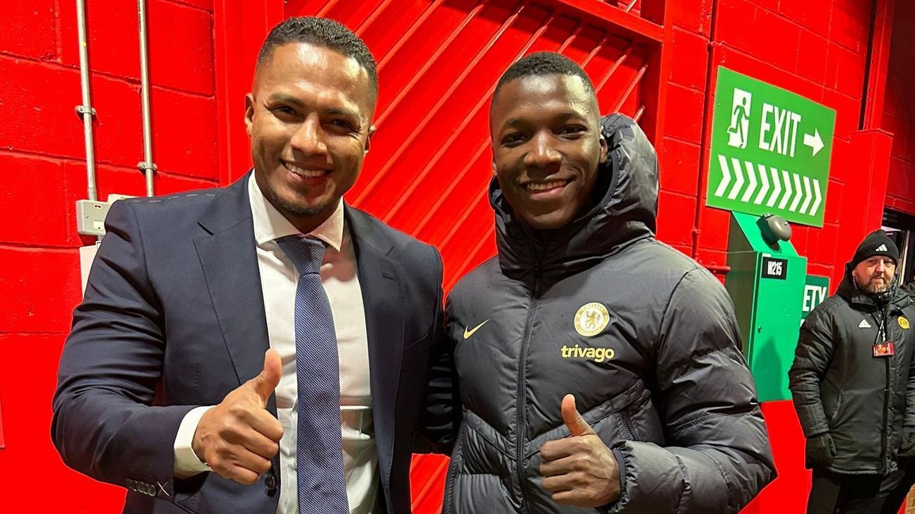 Antonio Valencia y Moisés Caicedo tuvieron un grato encuentro en el Old Trafford - ESPN