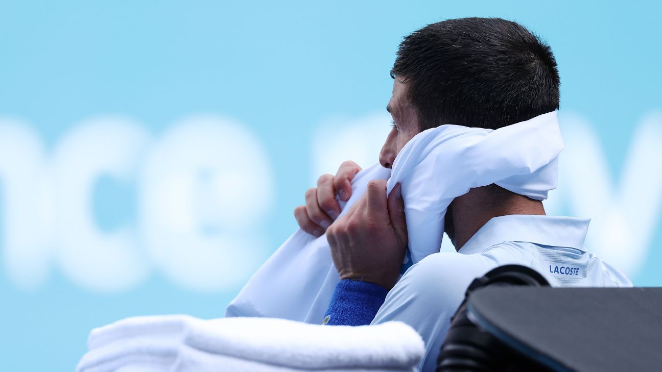 Djokovic, agobiado por el intenso calor de Melbourne, se desquitó con su equipo - ESPN