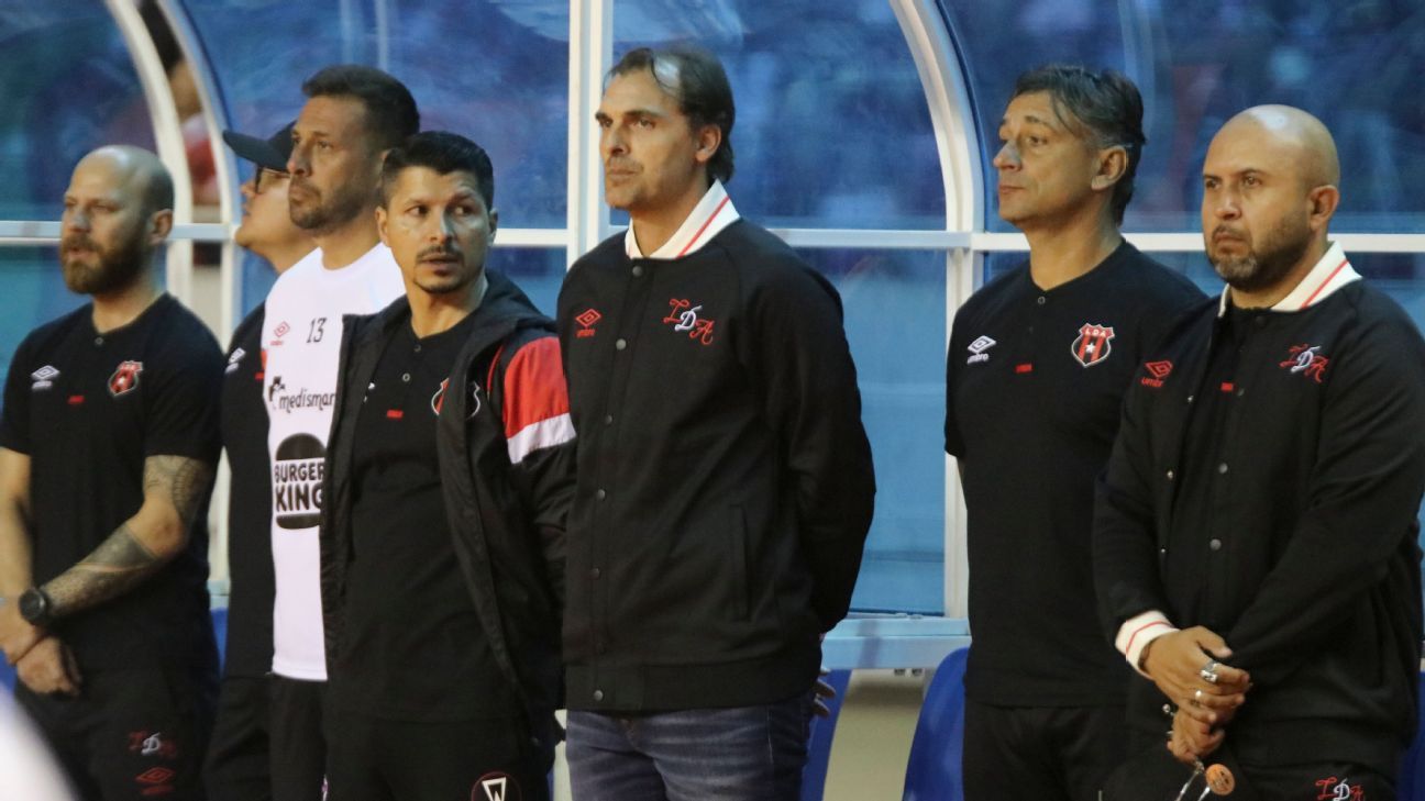 Alajuelense limpia casa y alista todo para que Guimaraes asuma como entrenador - ESPN