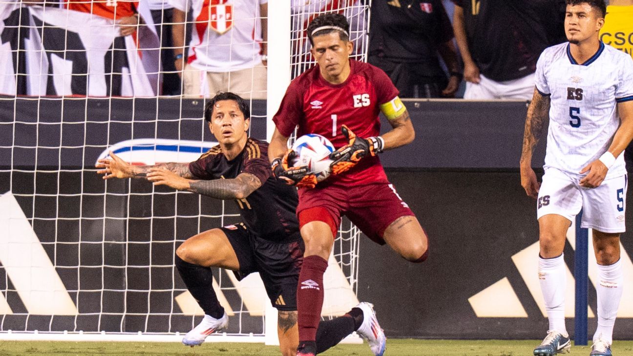 Gianluca Lapadula falló penal y no pudo aumentar ventaja de Perú sobre El Salvador - ESPN