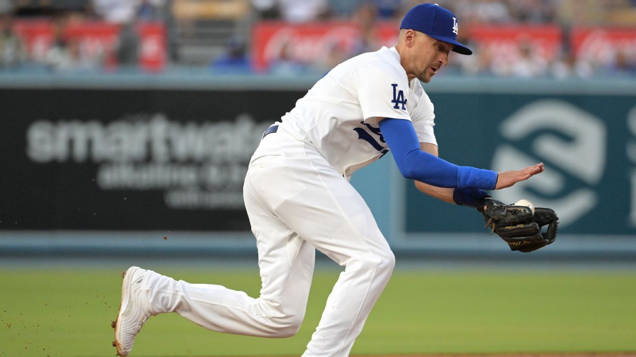 Dodgers, hurting at shortstop, sign free agent Nick Ahmed - ESPN