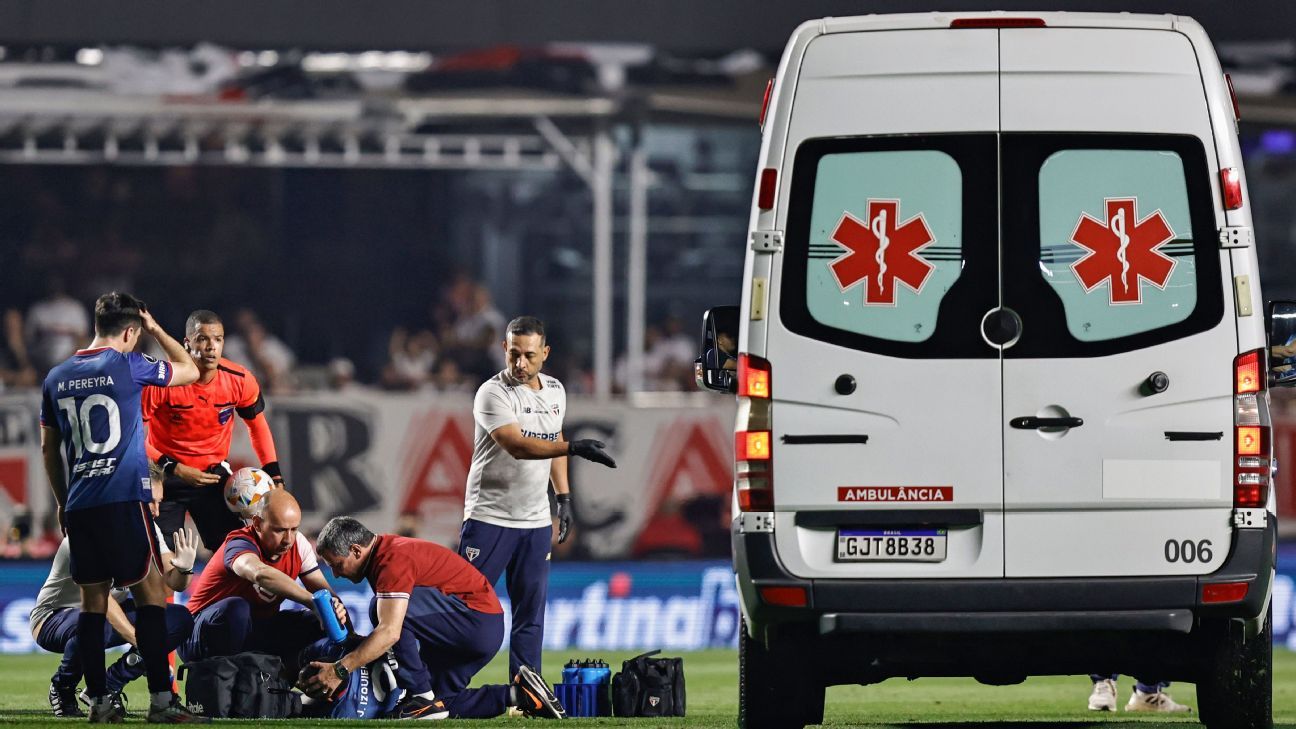 Nacional defender Izquierdo collapses on the pitch against Sao Paulo - ESPN