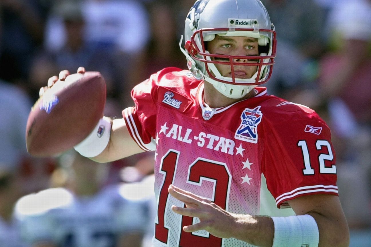 Tom Brady fue seleccionado a su primer Pro Bowl tras la temporada del 2001, en total ha sido elegido 12 veces al Pro Bowl y dos veces al primer equipo All-Pro.
