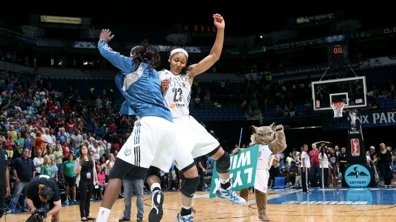 WNBA Roundup: Dominant 4th quarter leads Mystics past Sun 89-75