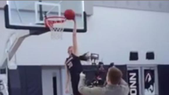 breanna stewart dunk