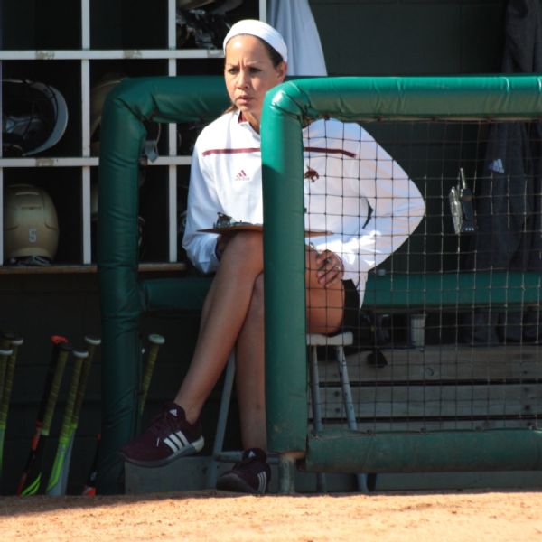 Texas State Pitcher Randi Rupp Surrounded By Greatness In Twin Sara