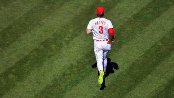 Bryce Harper wears Phillie Phanatic cleats on opening day