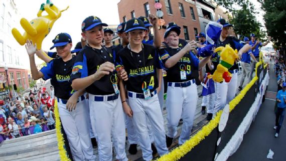 Best scenes from the 2019 Little League Classic! 