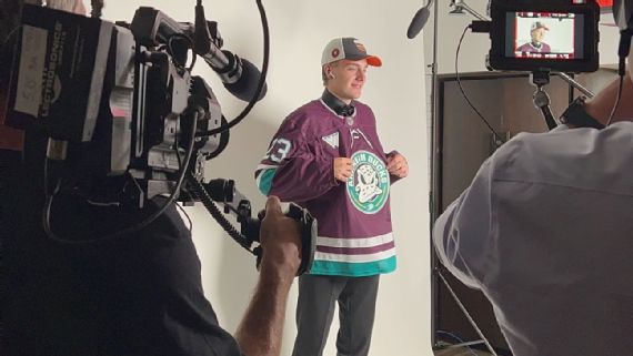 Ducks unveil 30th anniversary jersey with classic eggplant purple