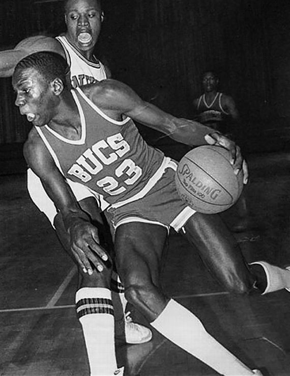 Michael Jordan, Chicago Bull in a game against New Jersey Nets in 1985  Stock Photo - Alamy