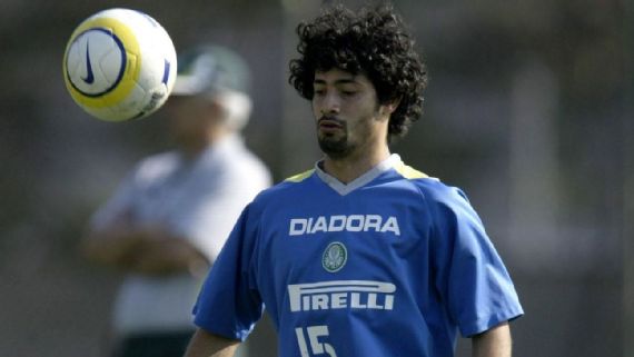 Cristian 'Mendigo', ex-Palmeiras, foi confundido com terrorista e detido na Alemanha por cabelo e barba