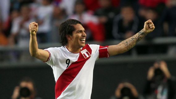 Guerrero celebra uno de sus tres goles ante Venezuela, en la Copa América 2011 EPA