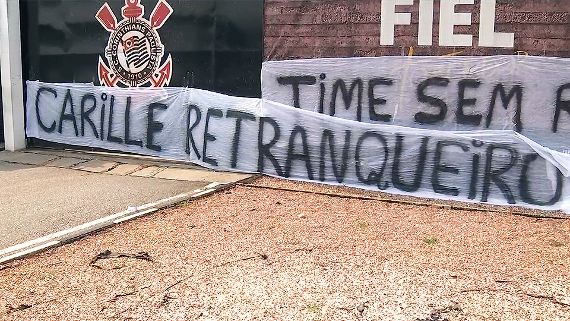 [ENQUETE] Você concorda com o protesto e as críticas direcionadas ao treinador Fábio Carille?