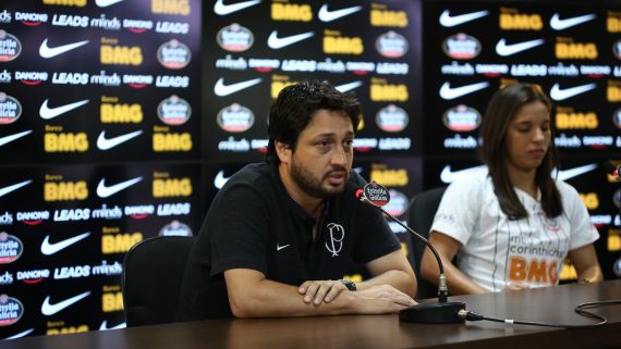 Arthur Elias vê como negativo comparações de desempenho entre masculino e feminino: 