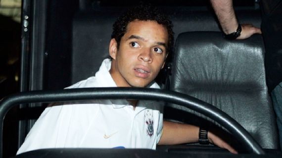 Meia rebaixado com Timão compara Corinthians atual com o de 2007