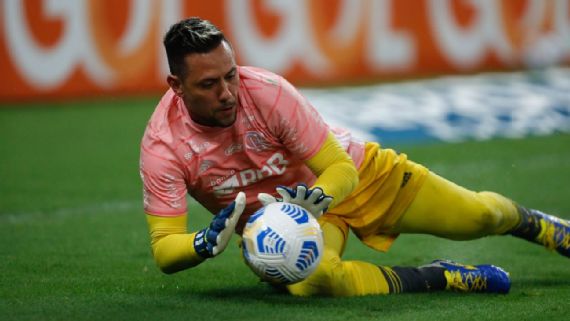 Com Hugo sob pressão após falha, Flamengo pode ter Diego Alves de volta na Libertadores