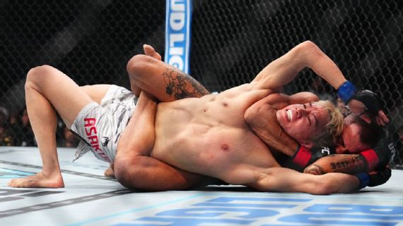 Alexandre Pantoja submits Kai Asakura, retains title at UFC 310