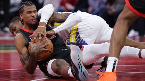 Defesa de Houston funciona, segura Curry, e Rockets avançam na NBA Cup
