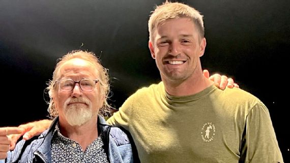 Bryson DeChambeau practicing putting