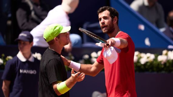 Davidovich and Khachanov argue at the end of the game.