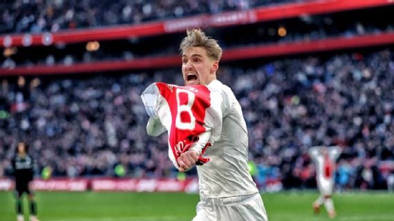 Kenneth Taylor celebrates goal