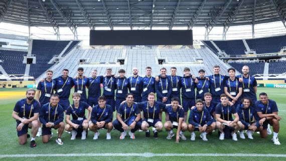 Conor ⁣Tracey and​ Auckland City⁤ teammates at the Club World Cup.