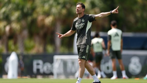 Xabi Alonso observing training.