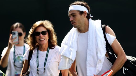 Kathy May, mãe de Taylor Fritz