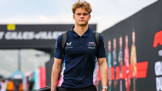 Paul⁢ Aron in racing gear