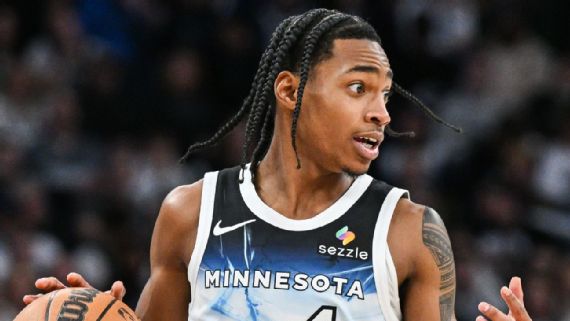 Rob Dillingham jugando baloncesto