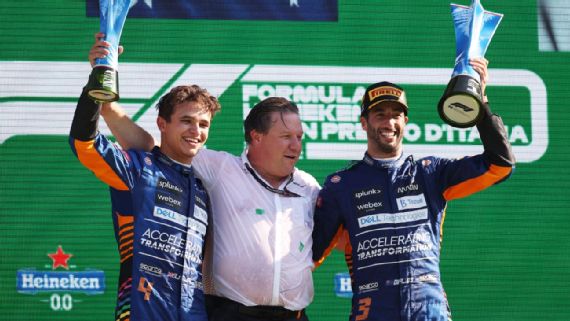 Daniel Ricciardo e Lando Norris no pódio de Monza 2021