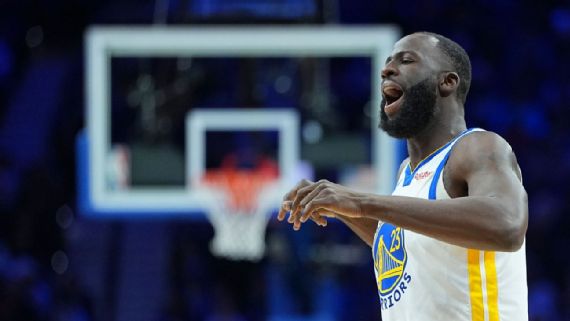 draymond Green leaves the game against the 76ers.