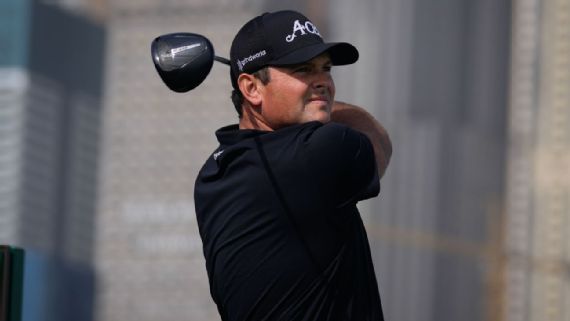 Patrick Reed recorded a bogey-free round of 6-under 66 on Friday to take a one-stroke lead after two rounds at the Dubai Desert Classic.