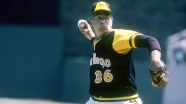 Gaylord Perry, Hall of Fame Pitcher With a Doctoring Touch, Dies