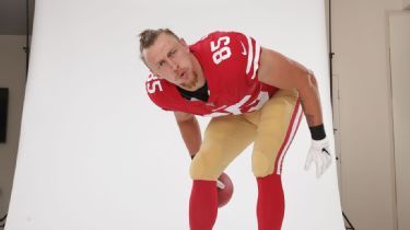 George Kittle's 100-year-old grandma steals show at 49ers-Cardinals