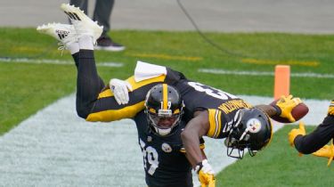 Kansas City Chiefs wide receiver JuJu Smith-Schuster does TikTok dance with Chiefs  jersey