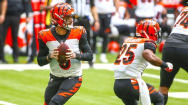 Cincinnati Bengals quarterback Joe Burrow, left, and Brandon Allen, right,  during the second half of a preseason NFL football game against the New  York Giants Sunday, Aug. 21, 2022, in East Rutherford