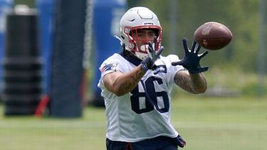 Mac Jones' contract, Stephon Gilmore resolution on Patriots' to-do list -  ESPN - New England Patriots Blog- ESPN