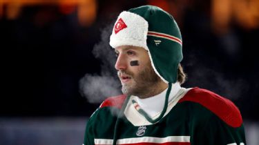 Winter Classic 2022 -- St. Louis Blues and Minnesota Wild players don  tropical pregame fashion and frozen facial hair - ESPN