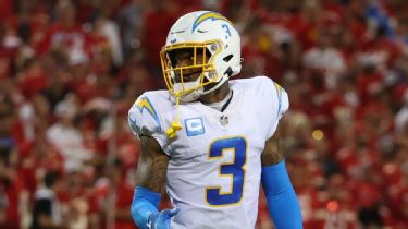 Los Angeles Chargers safety Derwin James (3) against the Denver Broncos in  an NFL football game, Monday, Oct. 17, 2022, in Inglewood, Calif. Chargers  won 19-16. (AP Photo/Jeff Lewis Stock Photo - Alamy