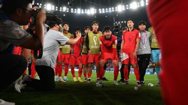 Soccer Players Cho Gue Sung And Lee Kang In's Moment At FIFA World